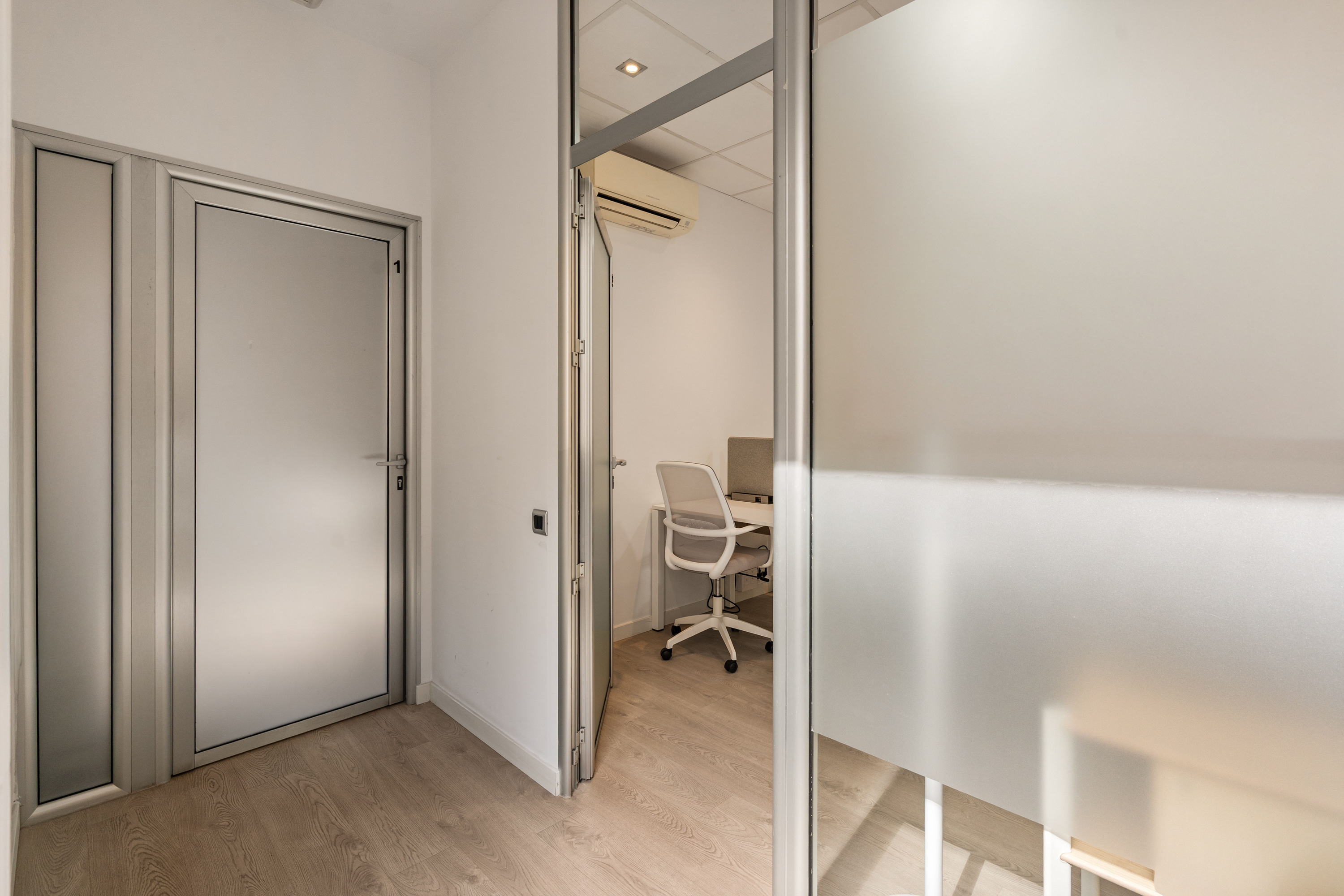 Puerta del Despacho 2